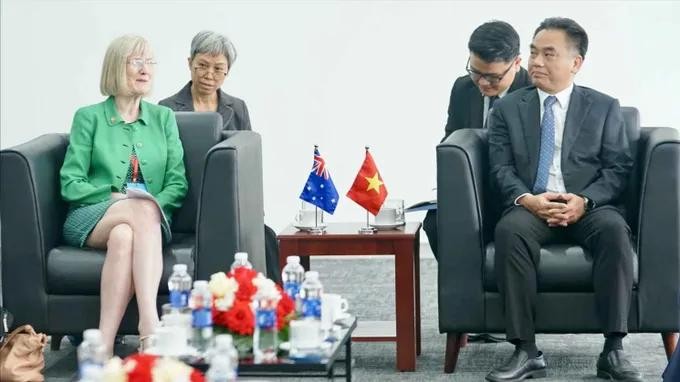 胡志明市人委会常务副主席阮禄河会见澳大利亚驻越南特命全权大使吉莲·伯德。