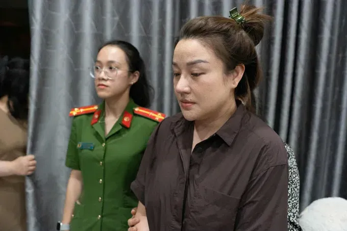 涉嫌诈骗两名德乐省受害者3000亿元的陈氏菲燕已被捕接受调查。
