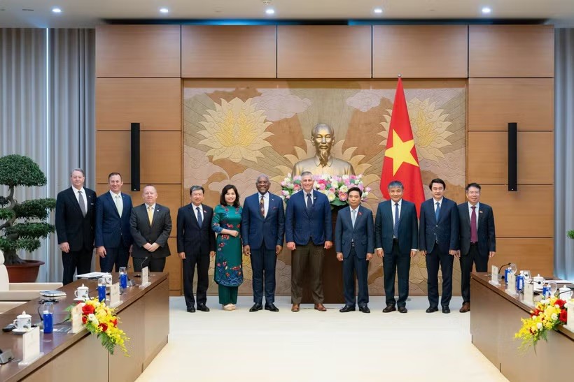 国会副主席阮尹英会见美国联邦众议员迈克尔·鲍姆加特纳。图自daibieunhandan.vn 