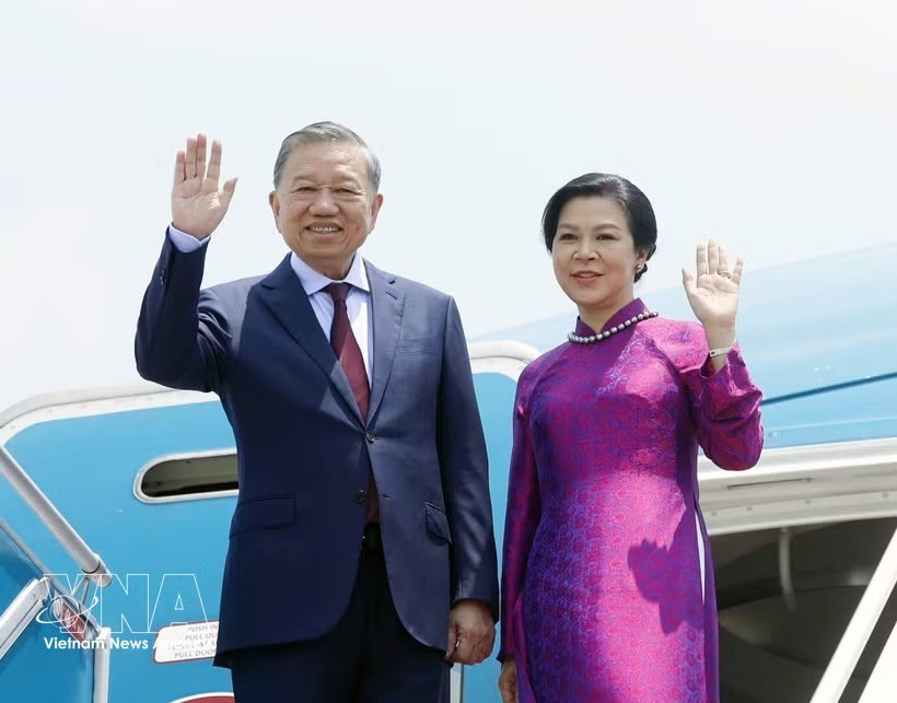 党中央总书记、国家主席苏林和夫人启程对泰国进行正式访问。 