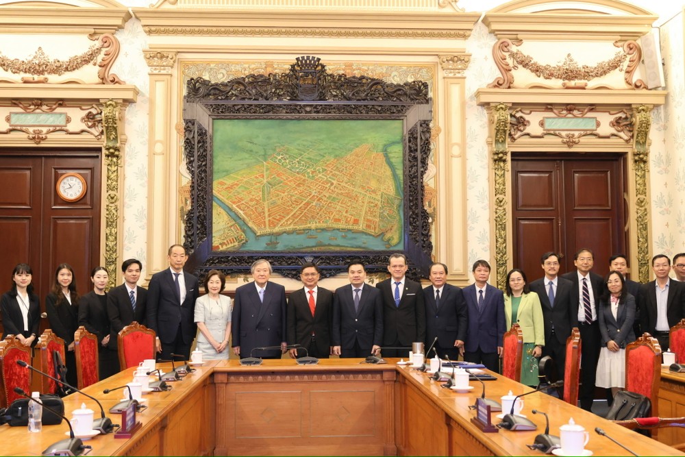 胡志明市人委会副主席阮孟强会见IUHW大学代表团。 