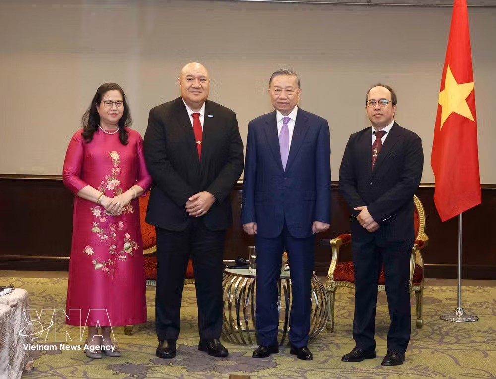 党中央总书记、国家主席苏林会见世界卫生组织（WHO）西太平洋区域主任赛亚·皮乌卡拉。 