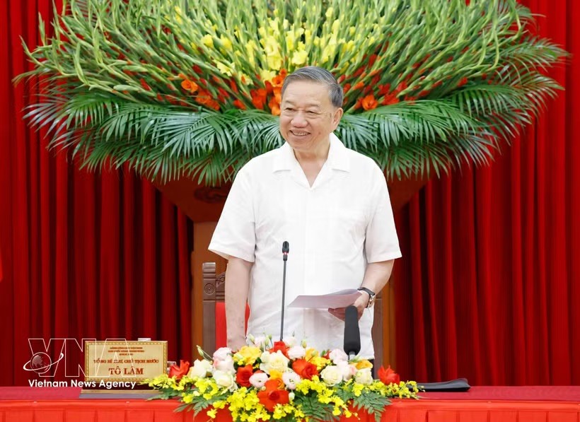 党中央总书记、国家主席苏林在会议上致辞。