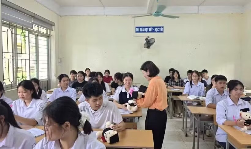 加大对偏远地区及少数民族地区考生的支持力度。