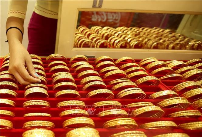缅甸仰光一家珠宝店展示的黄金首饰。图：新华社/越通社