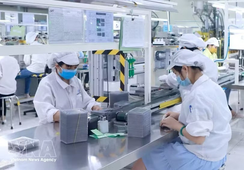 位于富寿省平川工业区的星工越南公司电子元件生产车间。