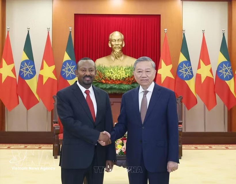 党中央总书记、国家主席苏林和埃塞俄比亚总理阿比·艾哈迈德·阿里。
