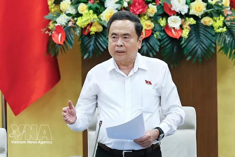 国会主席陈青敏在会上致辞。