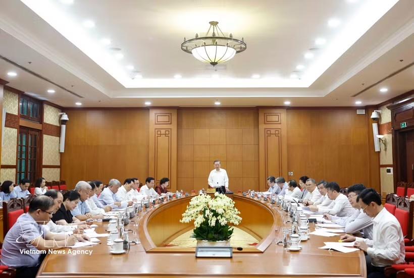 党中央总书记、国家主席苏林在党中央办事处主持召开与内务部门的工作会议。