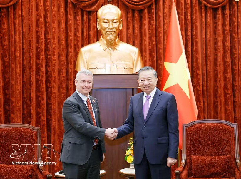 党中央总书记、国家主席苏林会见比利时驻越大使。