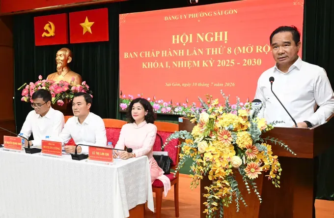 胡志明市人委会主席阮文得在会议上发表指导意见。图：越勇