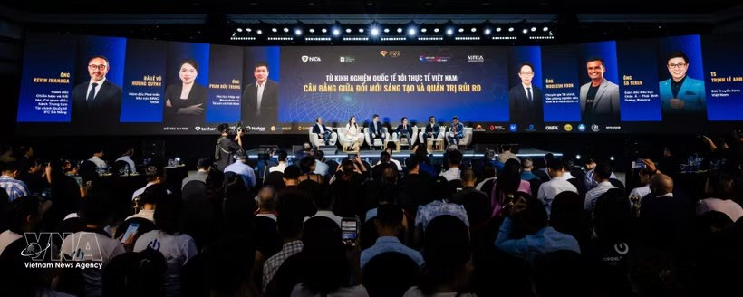 “从国际经验到越南实践：在创新与风险治理之间寻求平衡”专题讨论会现场。