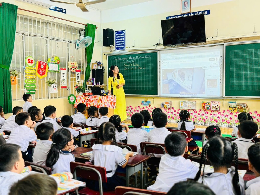 胡志明市东兴顺坊顺桥小学学生上课情形。示意图