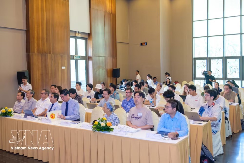potal-gia-lai-quy-tu-cac-nha-khoa-hoc-quoc-te-tai-truong-hoc-nang-cao-ve-vat-lieu-to-po-luong-tu-lan-thu-hai-8899657.jpeg