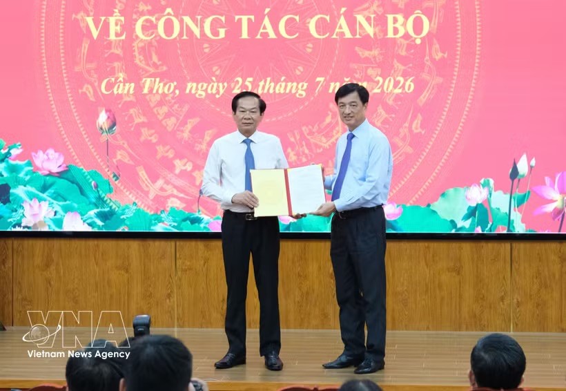 杜青平同志出任芹苴市市委书记。
