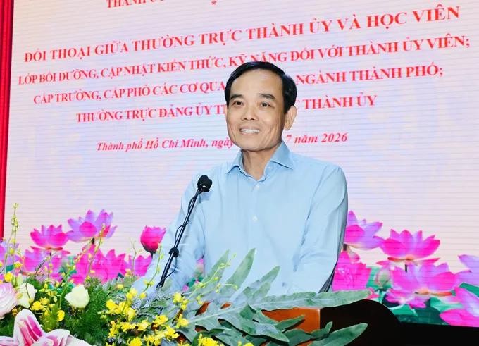 胡志明市市委书记陈留光通报未来期间乡级行政单位重组主张。图：越勇
