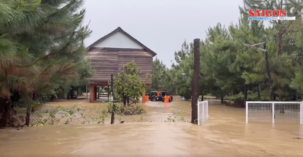 强降雨致保禄严重受淹 数十户居民须迁移