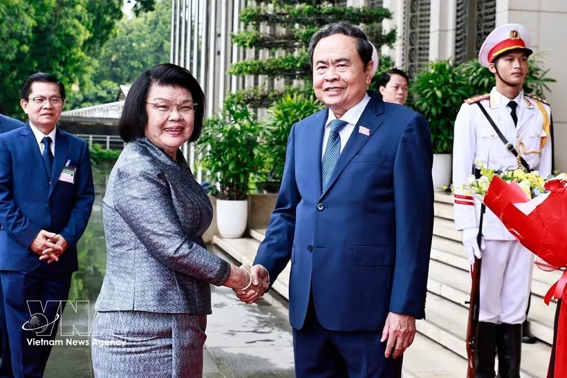 越南国会主席陈青敏欢迎柬埔寨王国国会主席昆索达莉亲王正式访越。