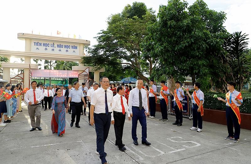 san dau 1.jpg