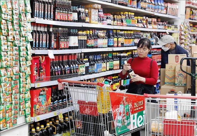 民众在Big C超市购物。图：陈越/越通社