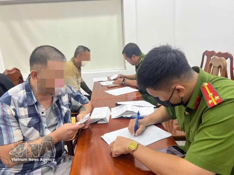 胡志明市接收47名被美国驱逐的越南公民。