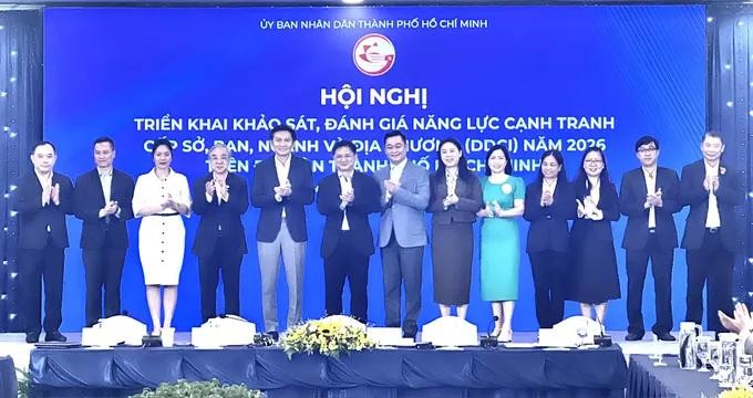出席会议的代表。