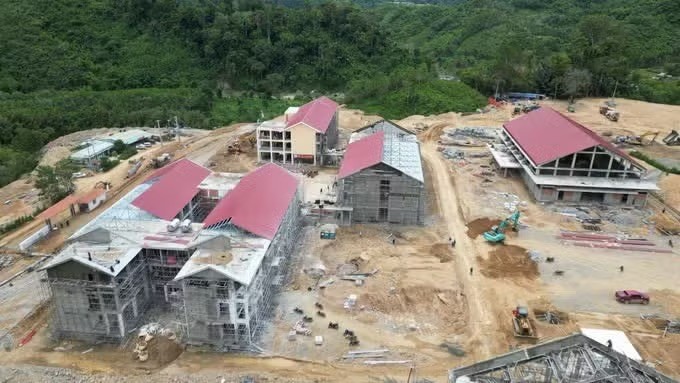 越南岘港市拉埃埃乡小学—初中一贯制寄宿学校的教学及配套建筑正逐步成形。
