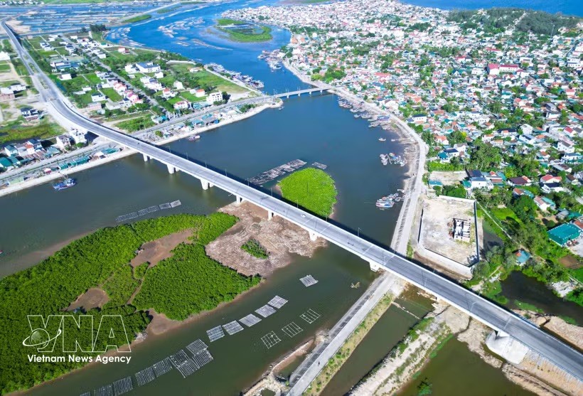 宜山–炉门沿海公路黄梅桥。