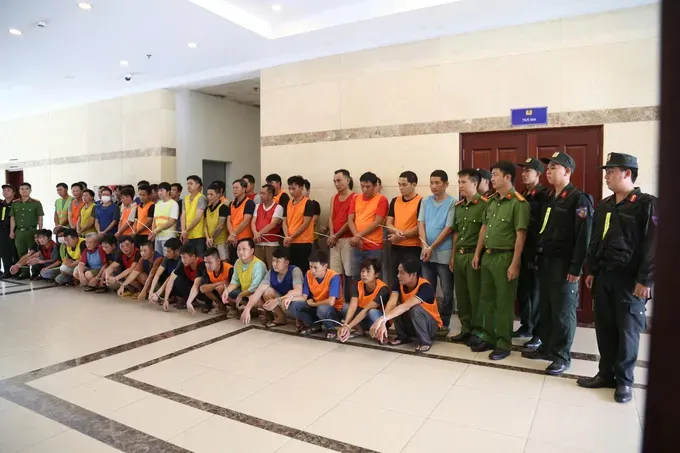 胡志明市公安厅已起诉6起刑事案件，对犯下“组织赌博”和 “赌博”罪名的40名嫌犯作出起诉决定及拘捕令。图：公安机关提供