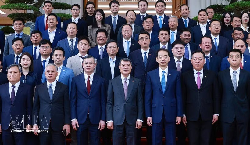 越南政府总理黎明兴与在越中资企业代表合影。