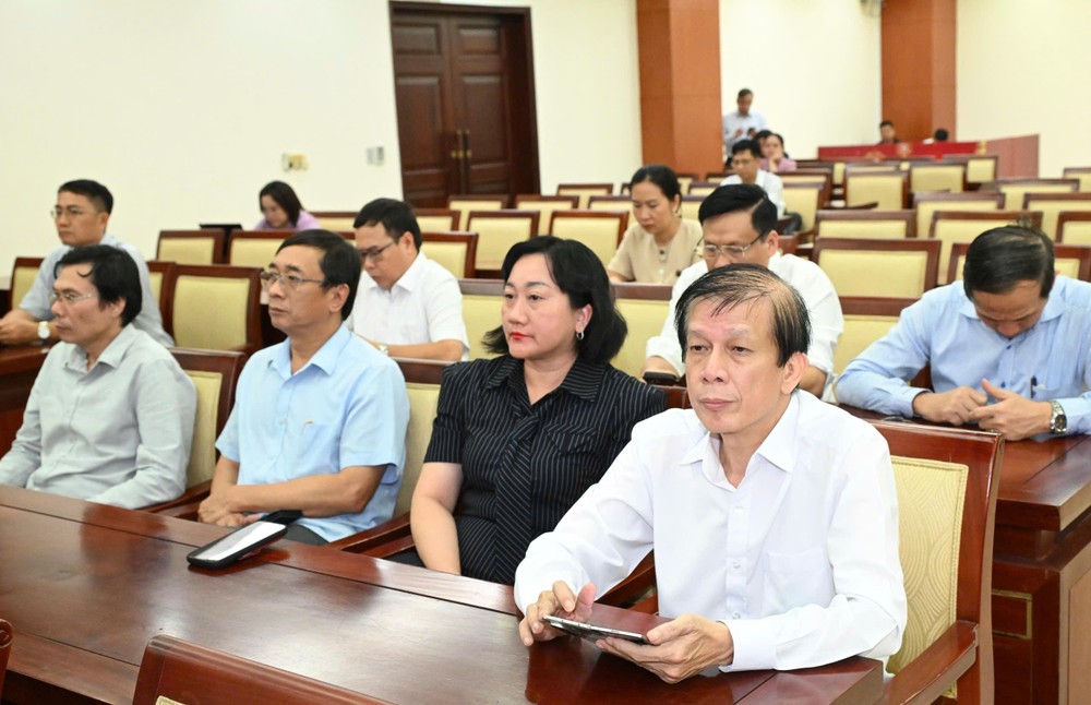 Các đại biểu dự hội nghị. jpg