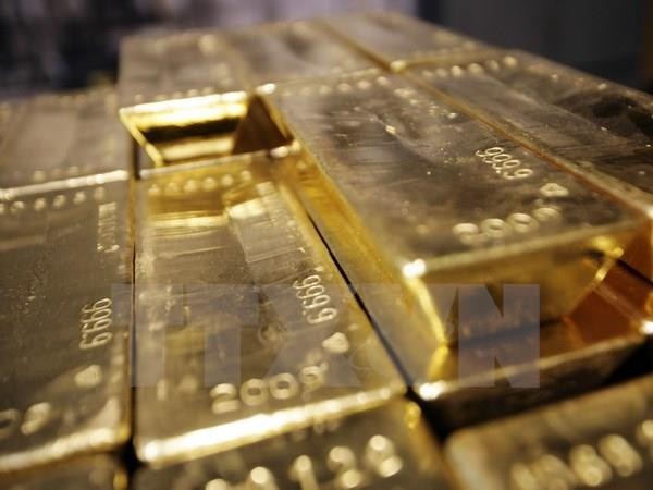 瑞士提契诺州门德里西奥一家精炼厂内的金条。图：AFP／越通社