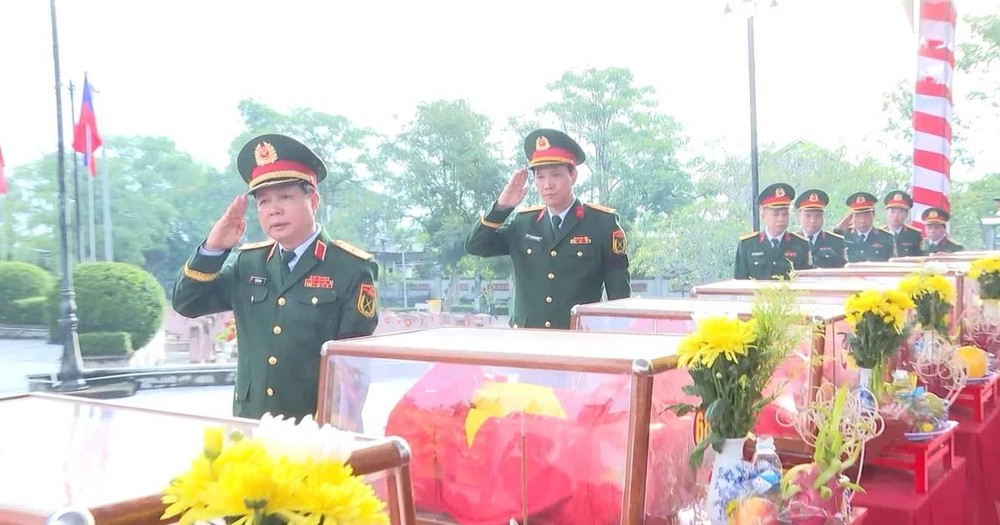 跋山涉水 将英烈遗骸从老挝带回祖国