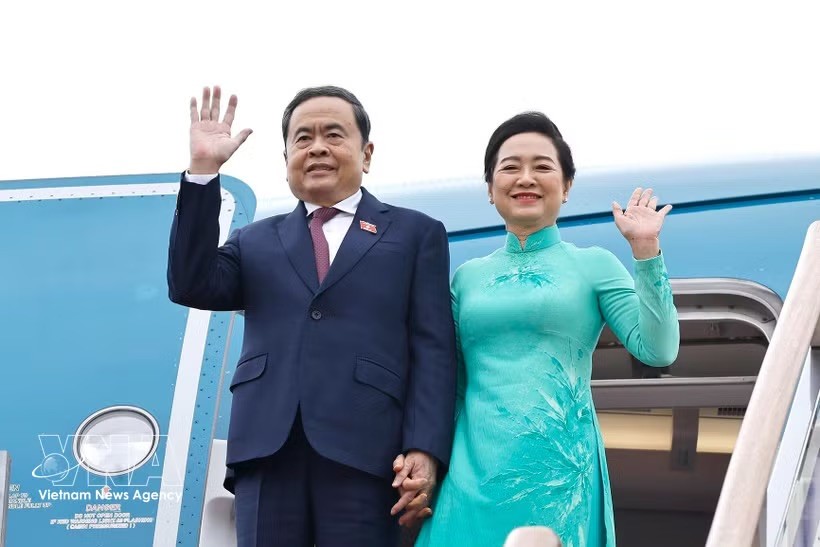 越南国会主席陈青敏偕夫人及越南高级代表团离开首尔，圆满结束对韩国的正式访问。