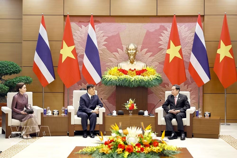 chu-tich-quoc-hoi-hoi-kien-nha-vua-va-hoang-hau-thai-lan-9025796.jpeg