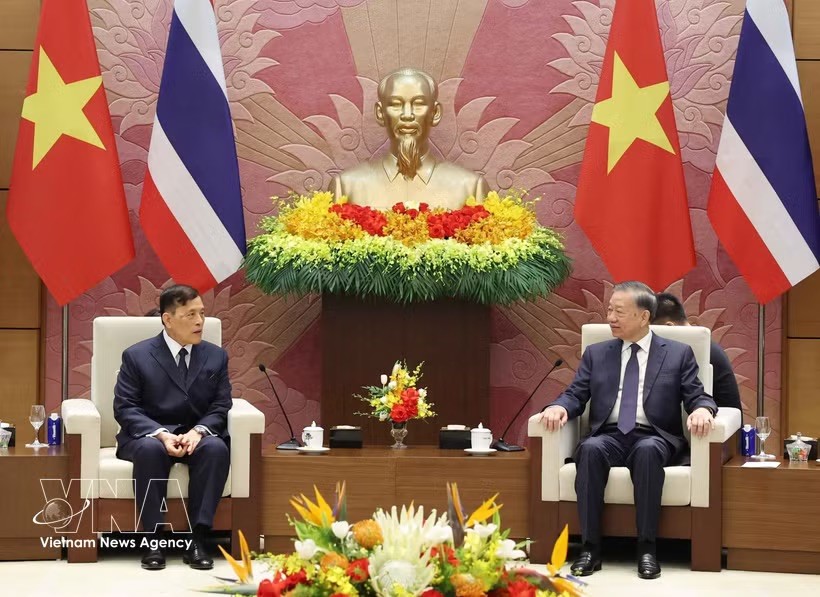 党中央总书记、国家主席苏林与泰国国王玛哈·哇集拉隆功举行会谈。