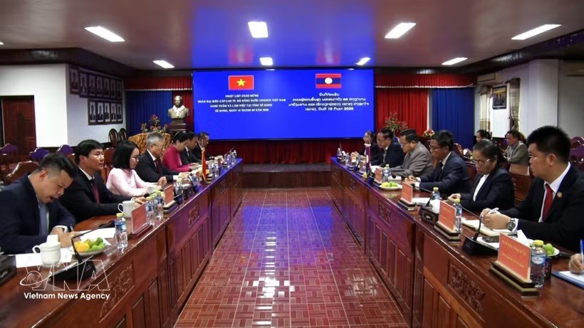 老挝色贡省省委书记、人民议会主席布莱·布提会见岘港市市委副书记、市人民议会主席阮德勇一行。