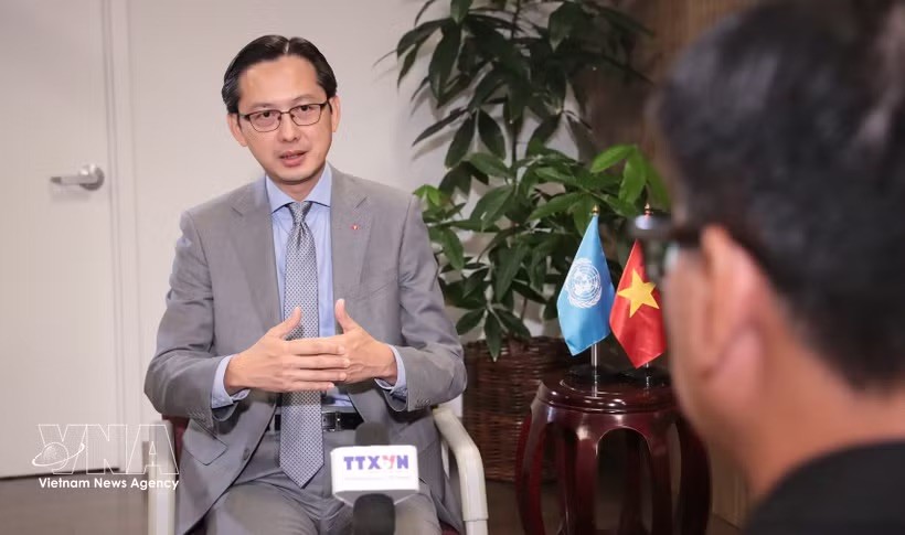 越南常驻联合国代表团团长杜雄越大使接受越通社驻纽约记者采访。图自越通社