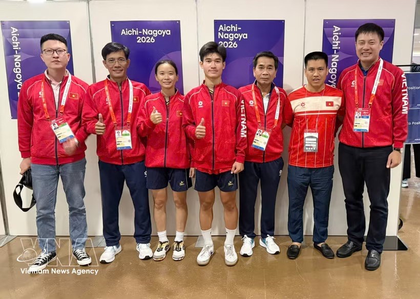 越南体育代表团运动员在第二十届亚洲运动会（ASIAD 20）开幕式上入场。图：新华社/越通社发）