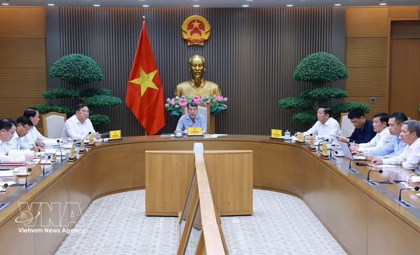 政府总理黎明兴在政府办事处主持召开会议，检查交通运输行业重点项目开展和推动资金拨付情况。