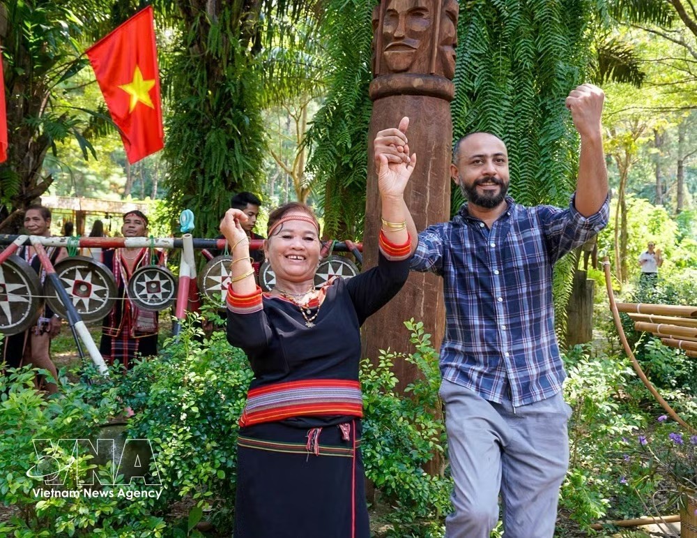 quang-ba-sac-mau-van-hoa-viet-nam-toi-ban-be-quoc-te-9062727.jpeg