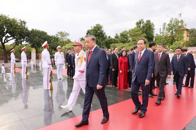 lanh-dao-dang-nha-nuoc-dat-vong-hoa-tai-dai-tuong-niem-cac-anh-hung-liet-si.jpg