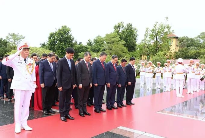 lanh-dao-dang-nha-nuoc-dat-vong-hoa-tai-dai-tuong-niem-cac-anh-hung-liet-si.jpg