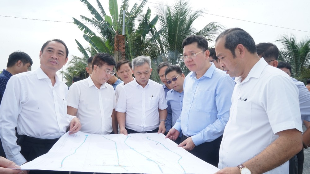 dong-chi-hoang-nguyen-dinh-yeu-cau-chu-dau-tu-don-vi-khan-truong-thi-cong-ngay-khi-mat-bang-duoc-ban-giao.jpeg