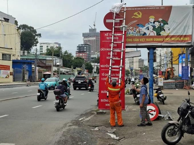 8-gio-30-sang-10-10-doan-duong-cach-mang-thang-tam-tu-duong-nguyen-du-den-nguyen-thi-minh-khai-chuyen-thanh-mot-chieu.jpg