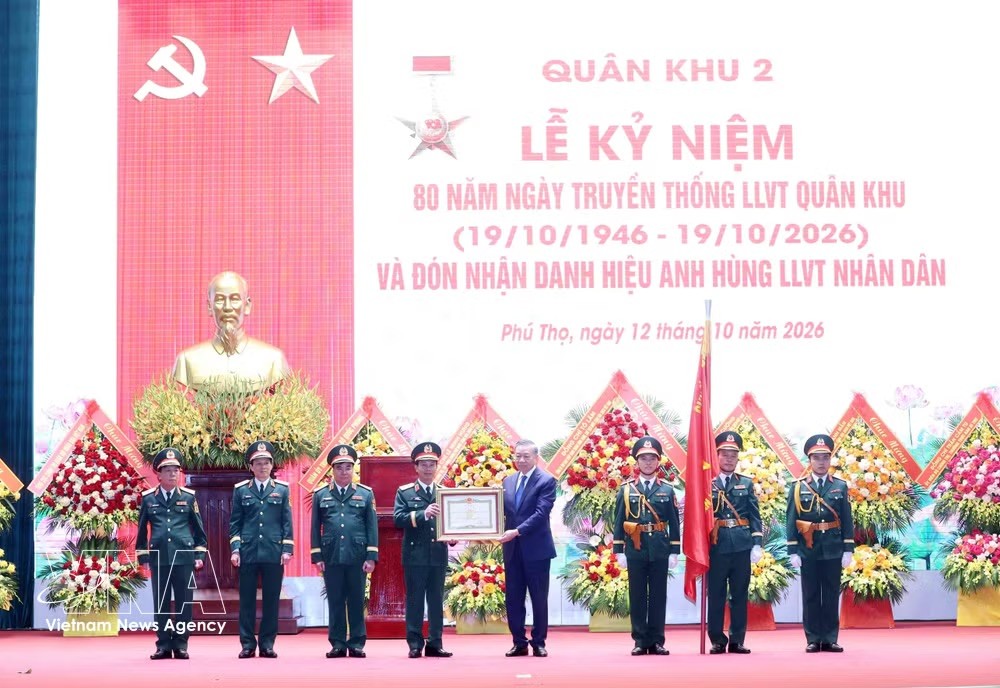 tong-bi-thu-chu-tich-nuoc-du-le-ky-niem-80-nam-ngay-truyen-thong-llvt-quan-khu-2-9081715.jpeg