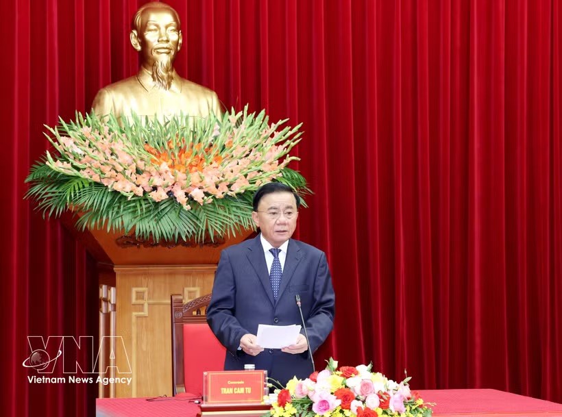 党中央政治局委员、党中央书记处常务书记陈锦秀致辞。