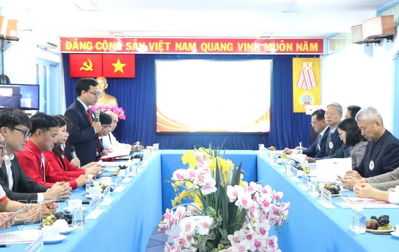 韩国仁川红十字会与胡志明市红十字会举行工作会谈。