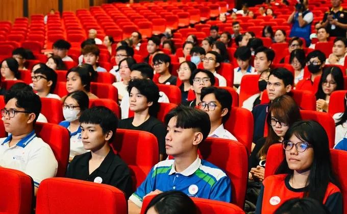 cac-em-hoc-sinh-sinh-vien-.jpg