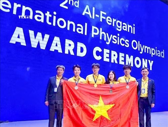 4-hoc-sinh-deu-dat-huy-chuong-olympic-vat-li-quoc-te-al-fergani-nam-2026-stand (1).jpeg